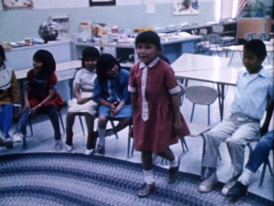 Enfants Navajos à l'école en 1969. [RTS]