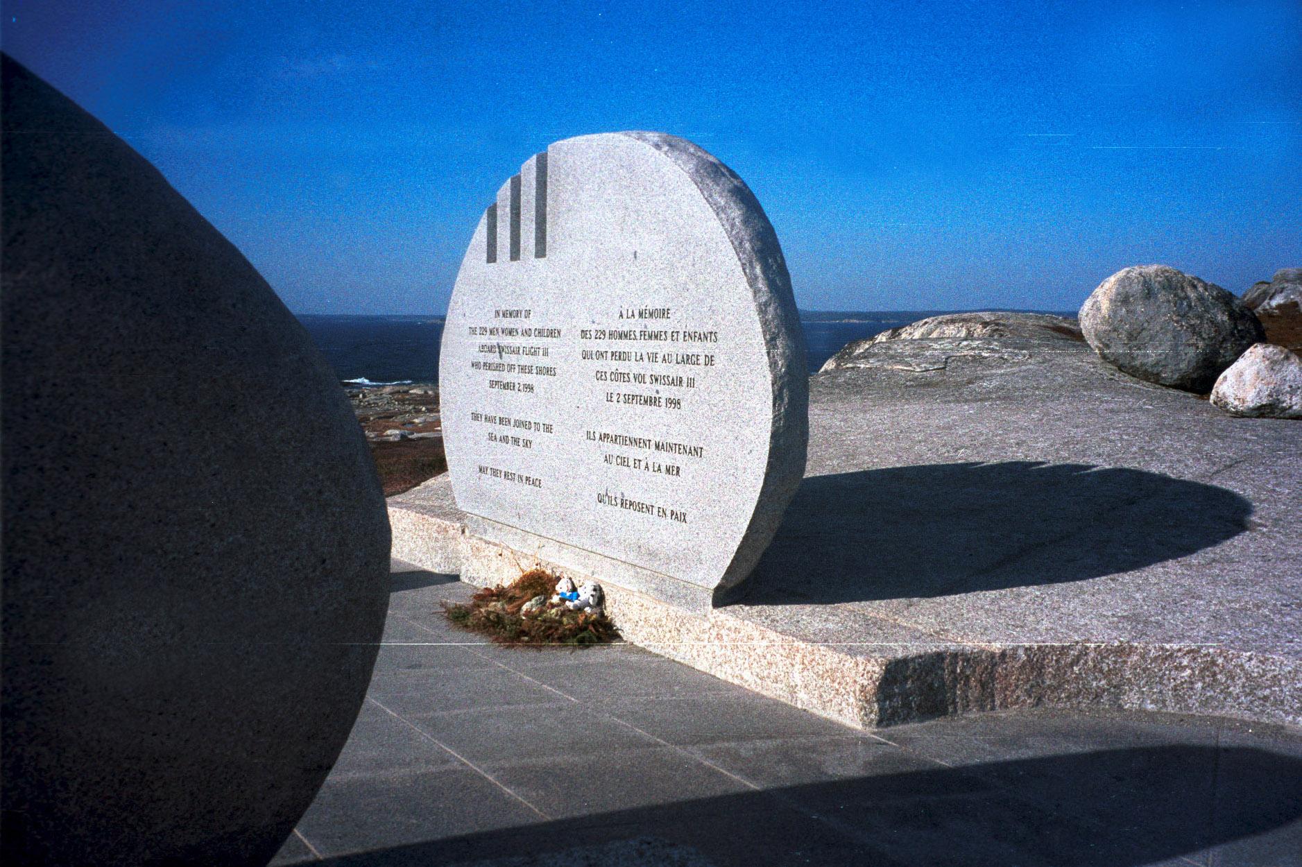 Le monument à la mémoire des victimes du crash du vol Swissair 111. [RTS]