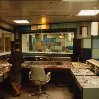 Le studio de la radio romande en 1987. [RTS]
