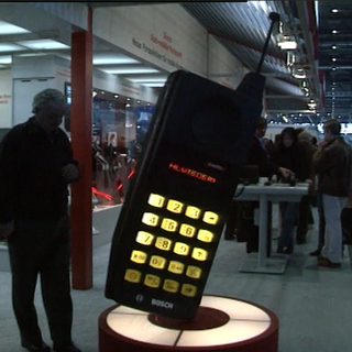 Le Natel D présenté au salon Telecom de Genève le 9 octobre 1991. [RTS]