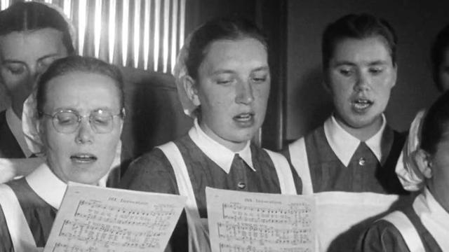 Le chant des diaconesses de Saint-Loup, 1954. [RTS]