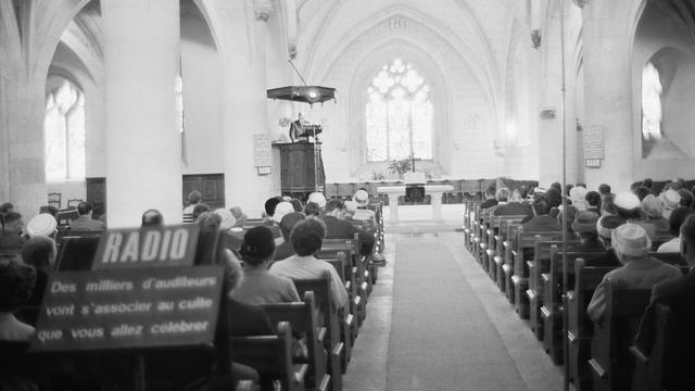 Culte radio à l'église d'Orbe, 19 mai 1963. [Archives cantonales vaudoises - Edipresse/Jean-Pierre Grisel]