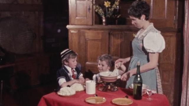 Préparation d'une fondue en Gruyère en 1969.