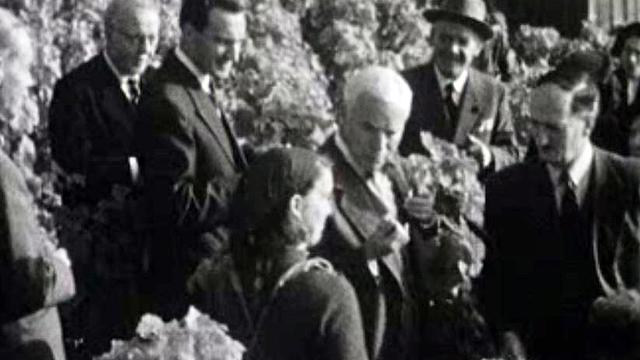 Charlie Chaplin: un moment de dégustation du raisin du Lavaux.