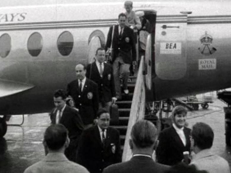 Arrivée à Genève de l'équipe de hockey des Boston Ruins.