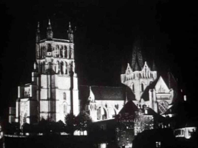 Des voeux pour 1961 depuis le beffroi de la cathédrale de Lausanne.