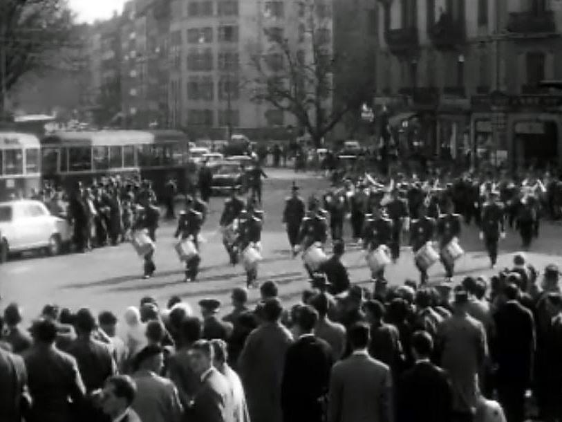 Le défilé du corps de musique l'Elite dans la ville de Genève.