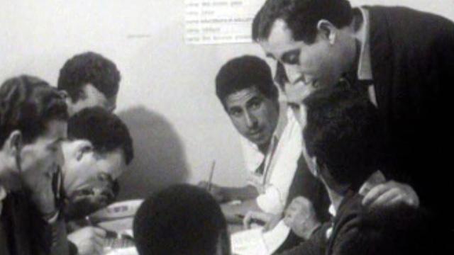 Des cours d'écriture pour les réfugiés venus d'Algérie.
