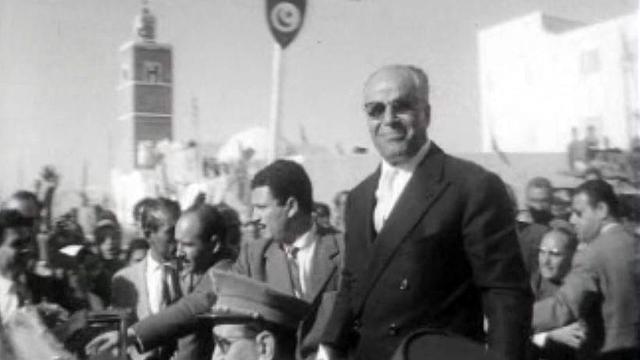 Reportage sur le voyage de Habib Bourgiba en Tunisie.