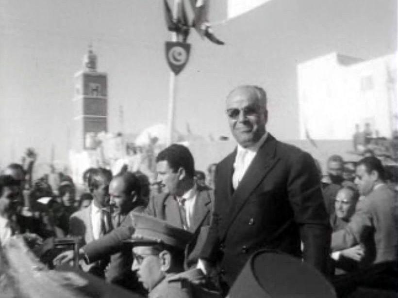 Reportage sur le voyage de Habib Bourgiba en Tunisie.