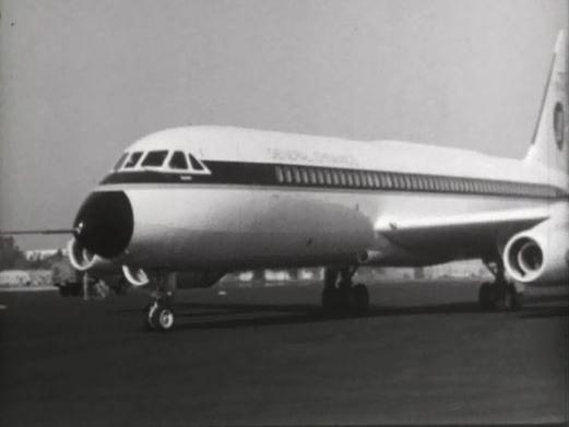 Le décollage du nouvel avion de ligne rare, le Convair 990. [RTS]