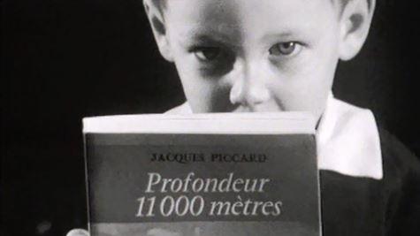 Bertrand Piccard seconde son père dans la présentation de son livre. [RTS]