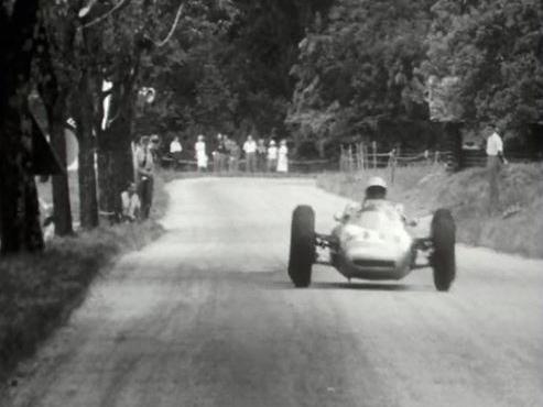 Joachim Bonnie au volant de sa magnifique Porche [RTS]