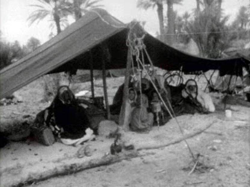 Faut-il sédentariser les nomades du désert, en les instruisant?