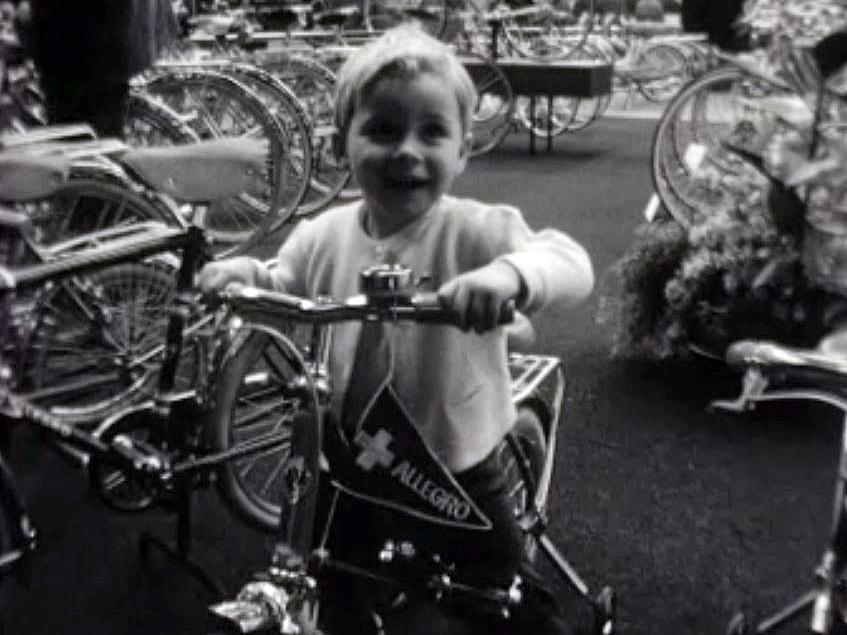 Des vélos exposés au Salon de l'automobile! C'était en 1963.