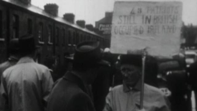 Belfast déchiré entre clans catholiques et protestants.