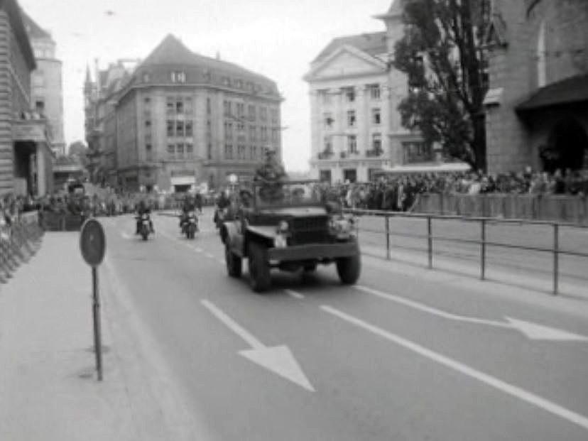 A Lausanne, les troupes se présentent en tenue de combat.