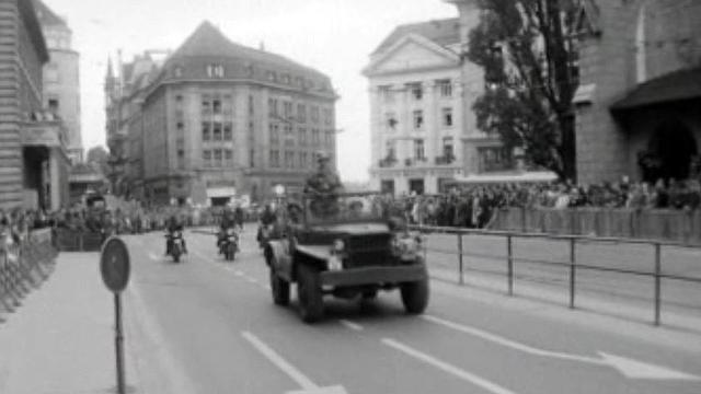 A Lausanne, les troupes se présentent en tenue de combat.