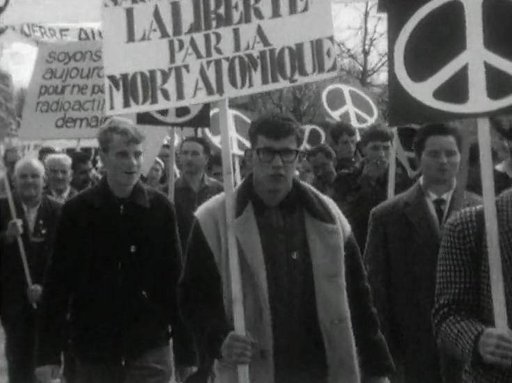 Protester contre la course à l'armement par une marche pacifique.