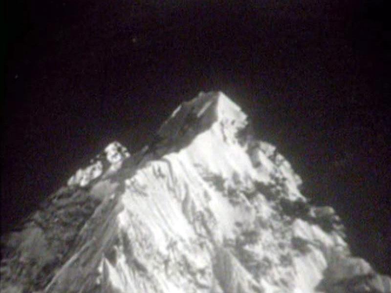 Une équipe d'alpinistes suisses a ouvert le chemin de l'Everest.