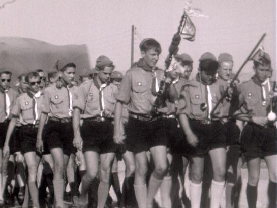 Les scouts fêtent le 11e Jamboree à Marathon, en Grèce en 1963. [RTS]
