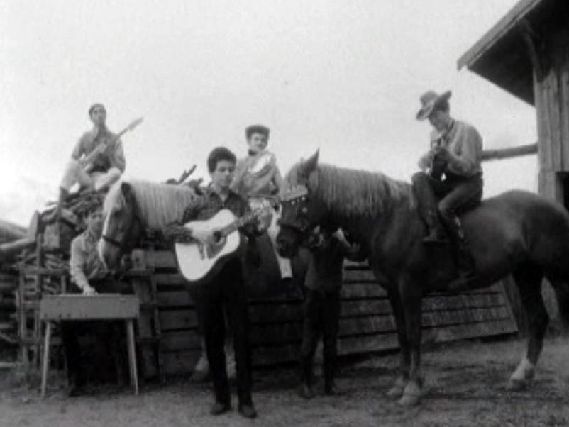 L'ancêtre du clip musical avec le groupe Les Aiglons.