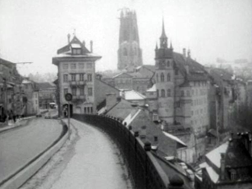 Fribourg, une cérémonie de bénédiction par le Cardinal Journet. [RTS]