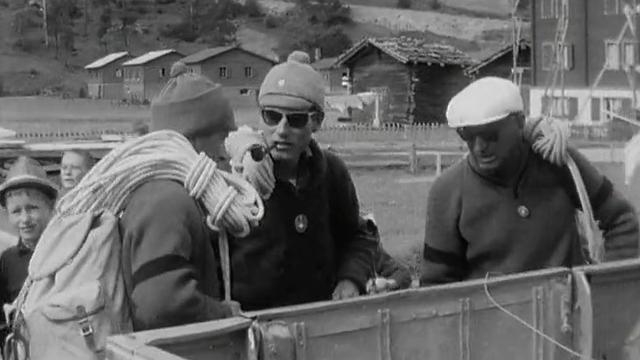 Sauveteurs s'apprêtant à se rendre sur le site de la catastrophe de Mattmark, 1965 [RTS]