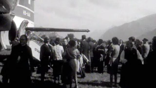 C'est le départ en avion pour le pèlerinage de Lourdes.