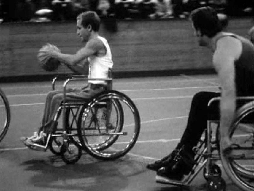 Le basket, un sport qui est aussi accessible aux handicapés.