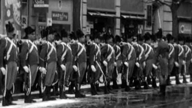 Les hommes du régiment 7 se présentent aux Fribourgeois.