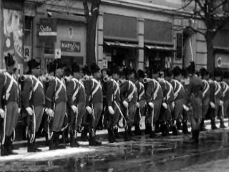 Les hommes du régiment 7 se présentent aux Fribourgeois.