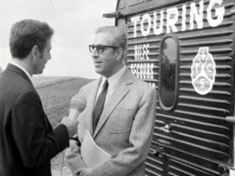 Le Touring club suisse tourne un film à Genève avec Guy Tréjan.