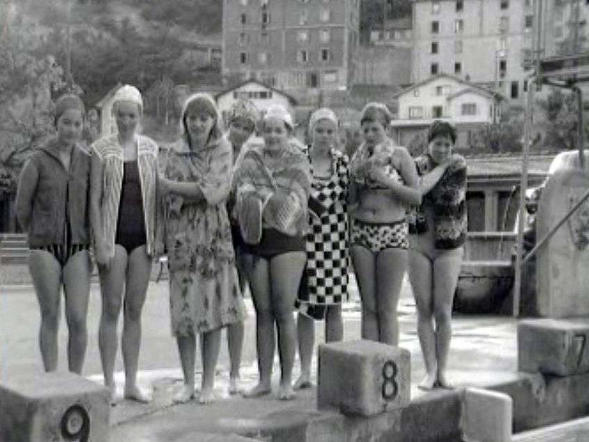 Un cours de sauvetage aux bains de la vieille ville.