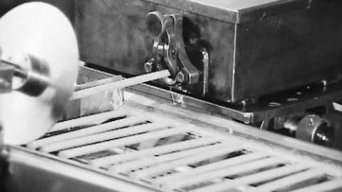 Immersion dans une fabrique de crayons gris en Suisse. [RTS]