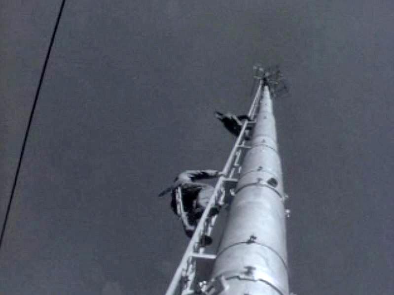 Les PTT installent un nouvel émetteur dans la région du Simplon. [RTS]