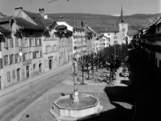 Le bourg neuchâtelois apparaît comme replié sur lui-même.