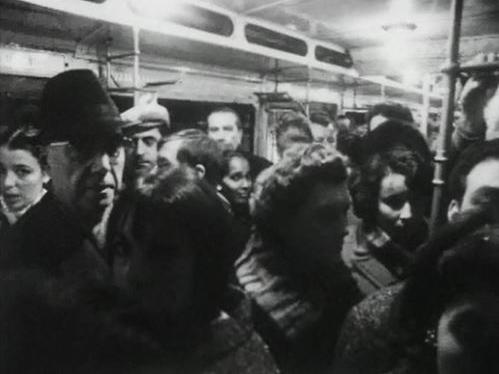 Il est 5 heures, Paris s'éveille...quand on attend le 1er métro. [RTS]