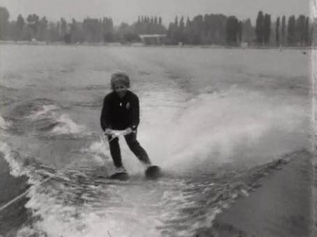 La quadruple médaillée d'or de ski nautique s'entraîne à Vidy. [RTS]