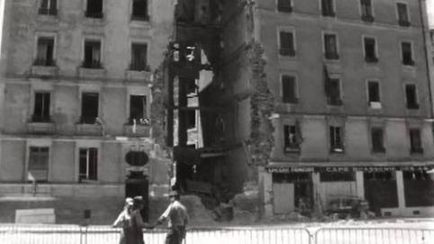 Une explosion de gaz démolit une habitation en ville de Genève. [RTS]