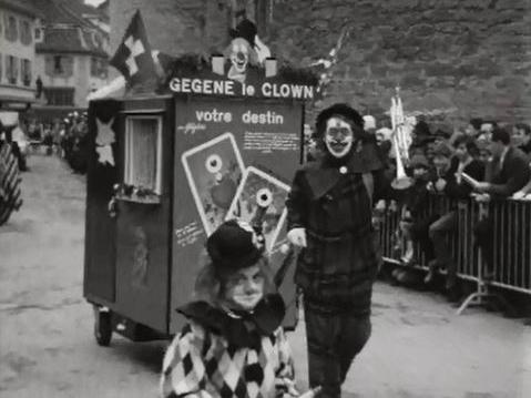 En février, c'est le temps des brandons en Suisse romande. [RTS]