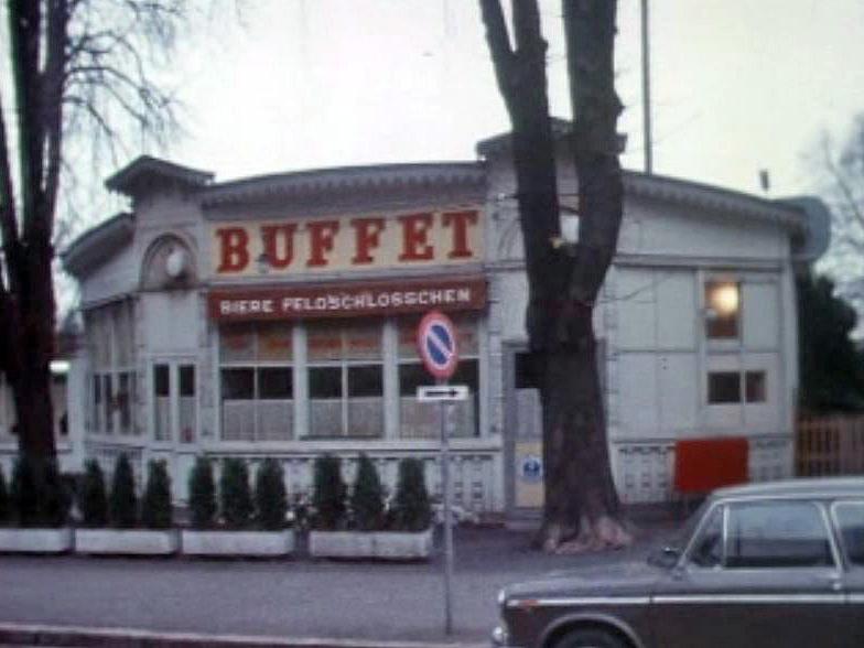 Ambiance au buffet de la gare des Eaux-Vives à Genève.