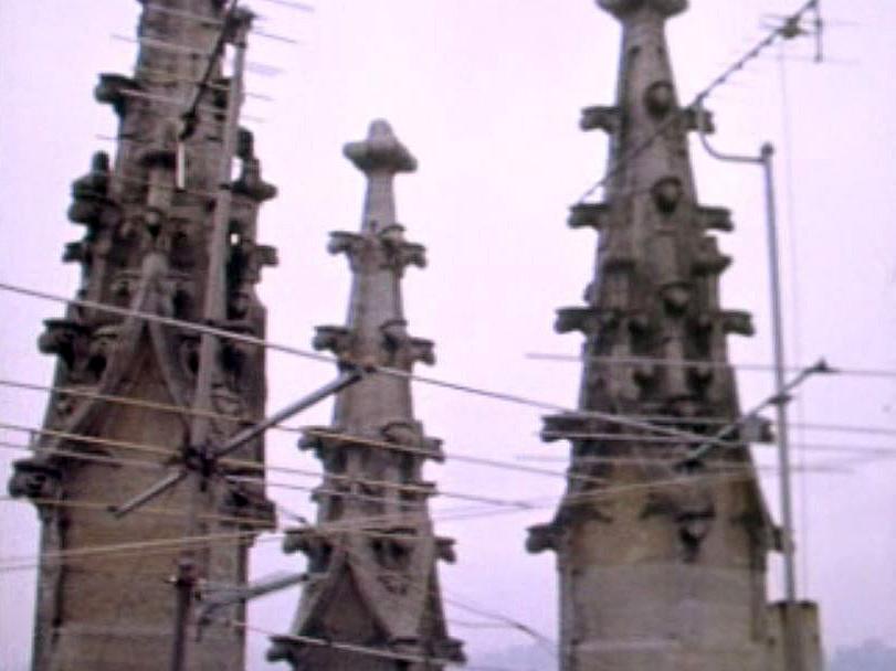 La Cathédrale Saint-Nicolas de Fribourg bientôt libérée de ses antennes.