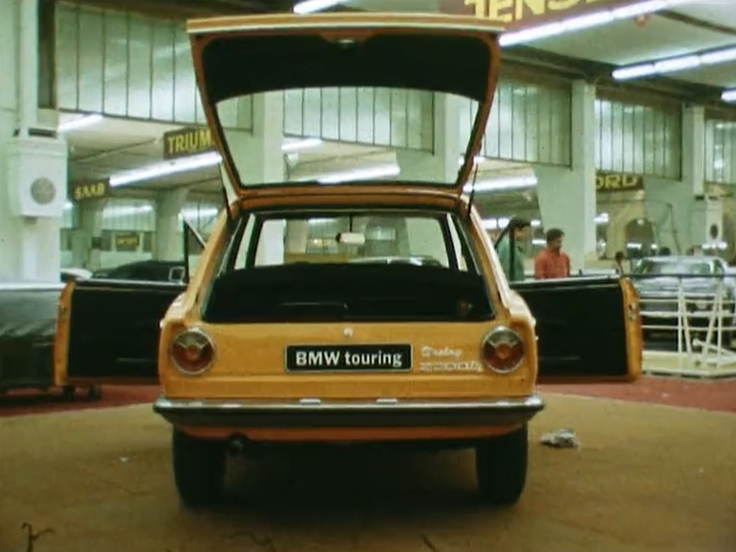 Le quarante et unième Salon de l'automobile ouvre ses portes.