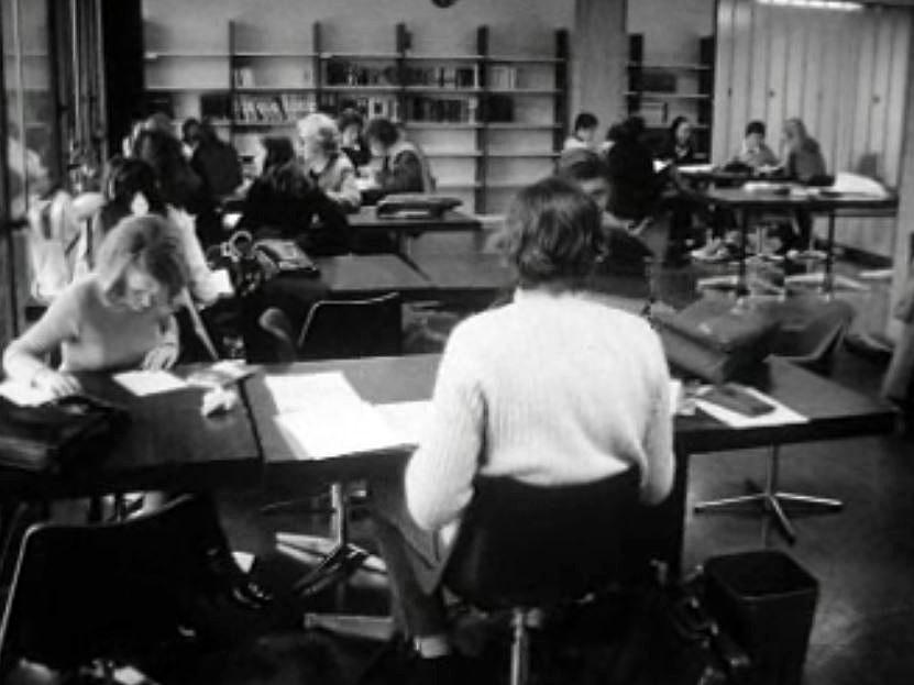 L'utilisation et l'avenir des bibliothèques scolaires en 1971.