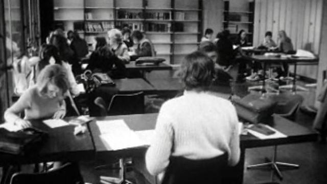 L'utilisation et l'avenir des bibliothèques scolaires en 1971.