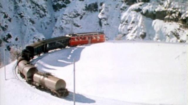 Le Bernina Express traverse le col ferrovière le plus haut d'Europe.