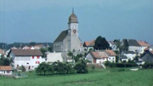 Bonfol se situe au point de rencontre entre l'Alsace et l'Ajoie. [RTS]