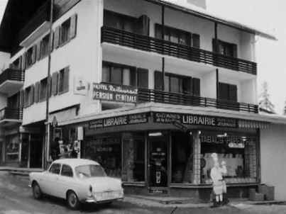 La librairie de Jacky Bonvin fait office de centre culturel à Crans. [RTS]