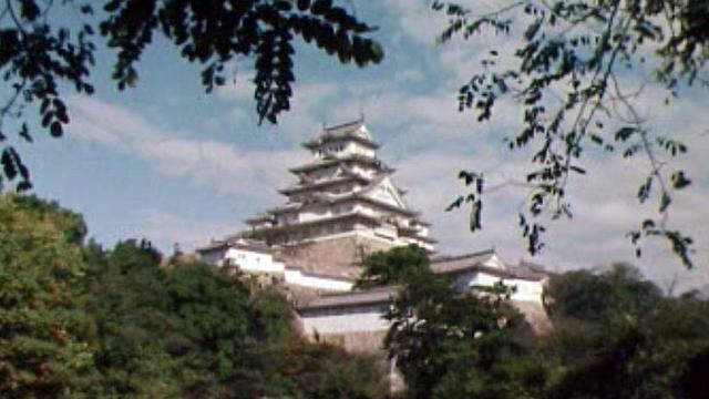 La silhouette d'Himeji, la plus belle des forteresses au Japon.
